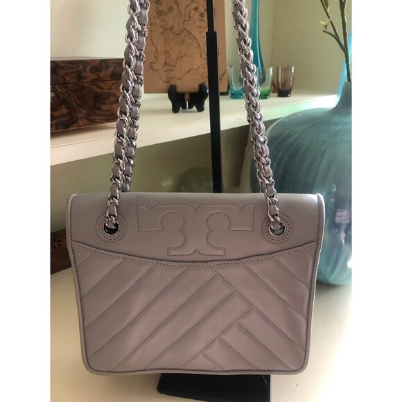 TORY BURCH Alexa Quilted Chain Shoulder Bag Silver/Grey - Picture 4 of 14